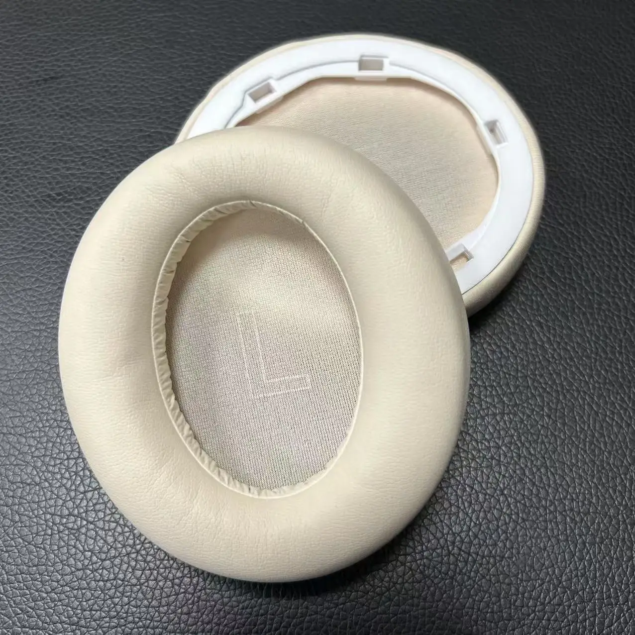 Almohadillas de Repuesto Q30 para Auriculares Anker Soundcore Life Q30/Q35, Almohadillas con Cuero Proteico Más Suave, Cancelación de Ruido