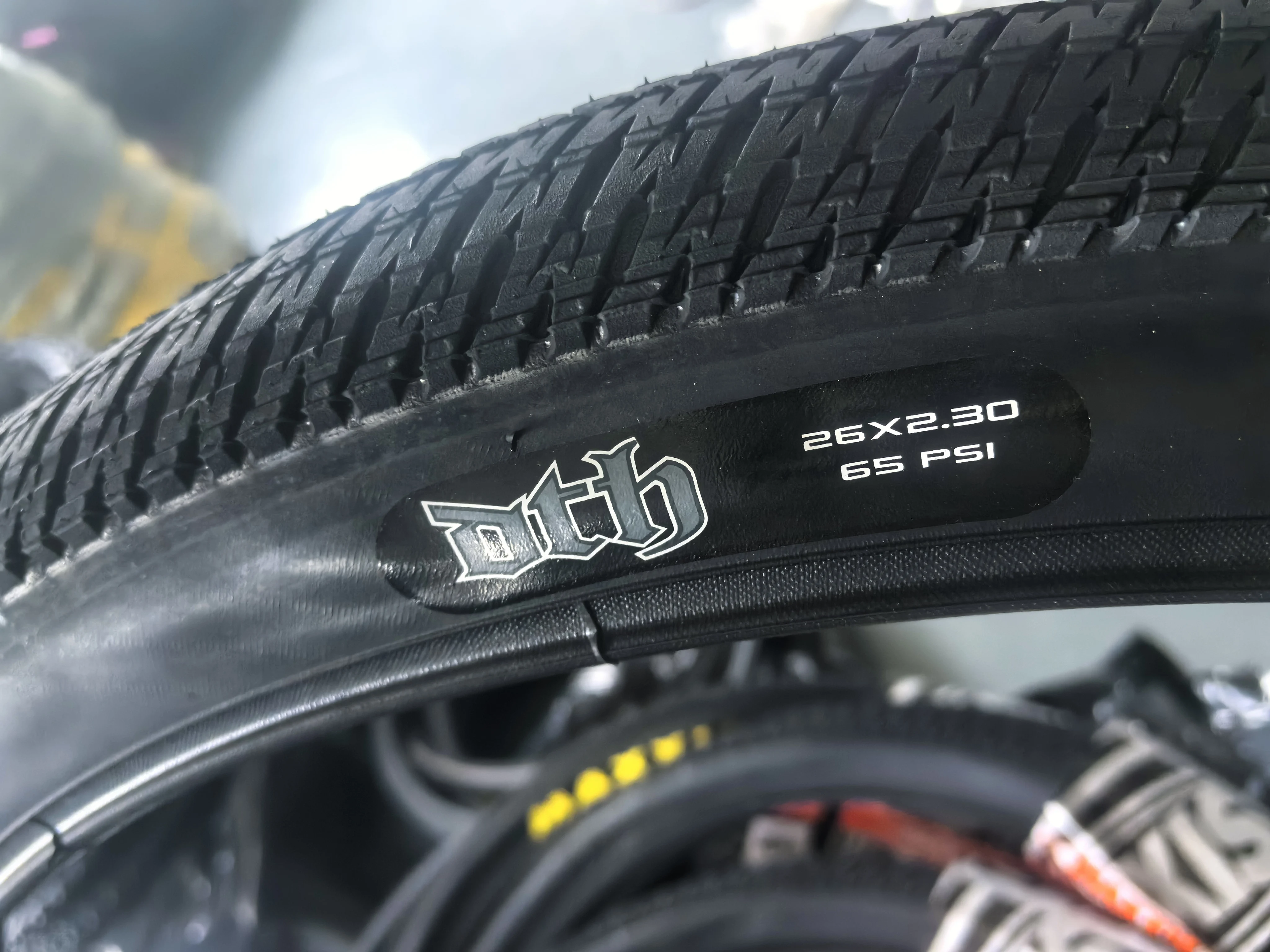 MAXXIS DTH EXO WIRE 26X2.3 26er 26in bicycle tire BMX All-black and yellow-edged steel wire tire