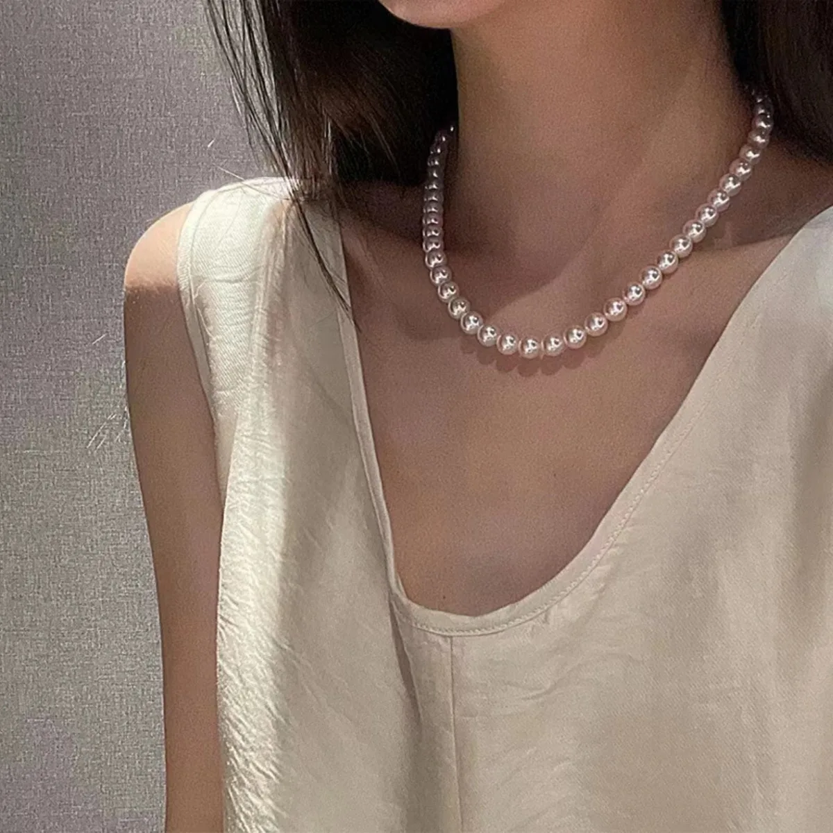 Silver Vase Shaped Pendant Necklace Textured Mini Pot Design Dainty Chain Unique Artistic Women Fashion Jewelry