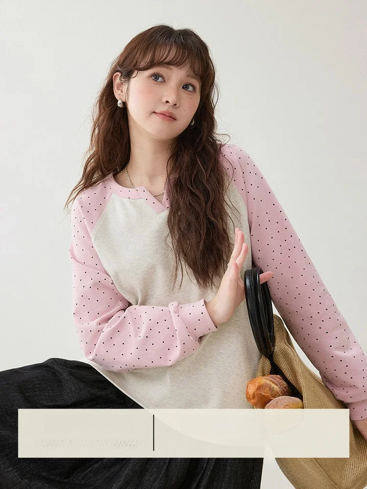 

Оригинальная свободная футболка с вставками в горошек на плечах для женщин, новинка ранней весны, с круглым V-образным вырезом, антивозрастной топ AMUU North Island