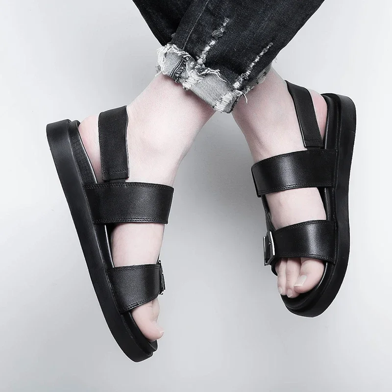 

Новинка 2023 года, мужские сандалии из воловьей кожи, роскошные деловые повседневные нескользящие прогулочные туфли, большие размеры, офисное платье, дизайнерские летние туфли на плоской подошве