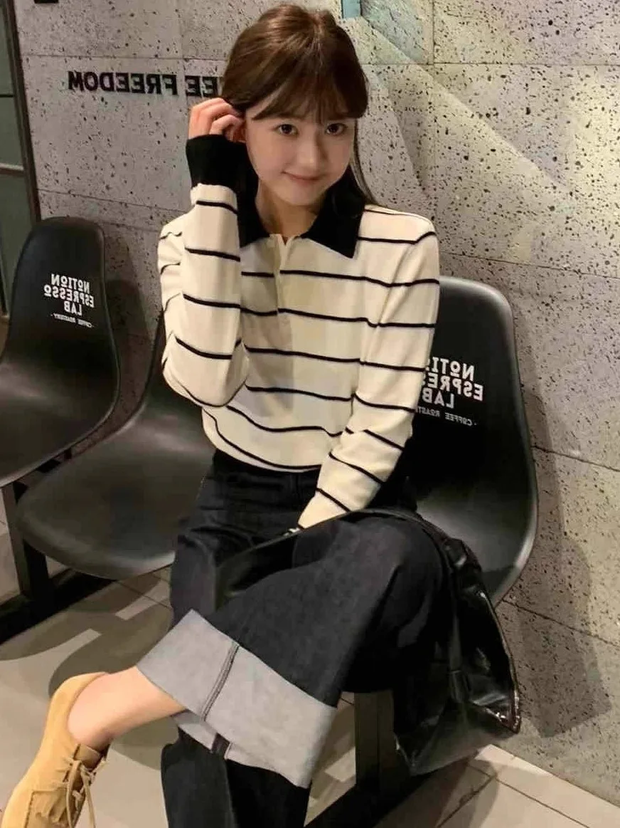 قميص نسائي طويل الأكمام من النسيج المحبوك الناعم، بتصميم مخطط وألوان متباينة، طبقة أساسية مريحة ومتعددة الاستخدامات وعصرية لف... #4