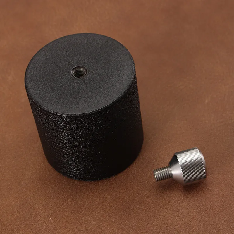 Very heavy! One top two! 1.65Kg leather paperweight, high temperature wrinkle paint on the surface