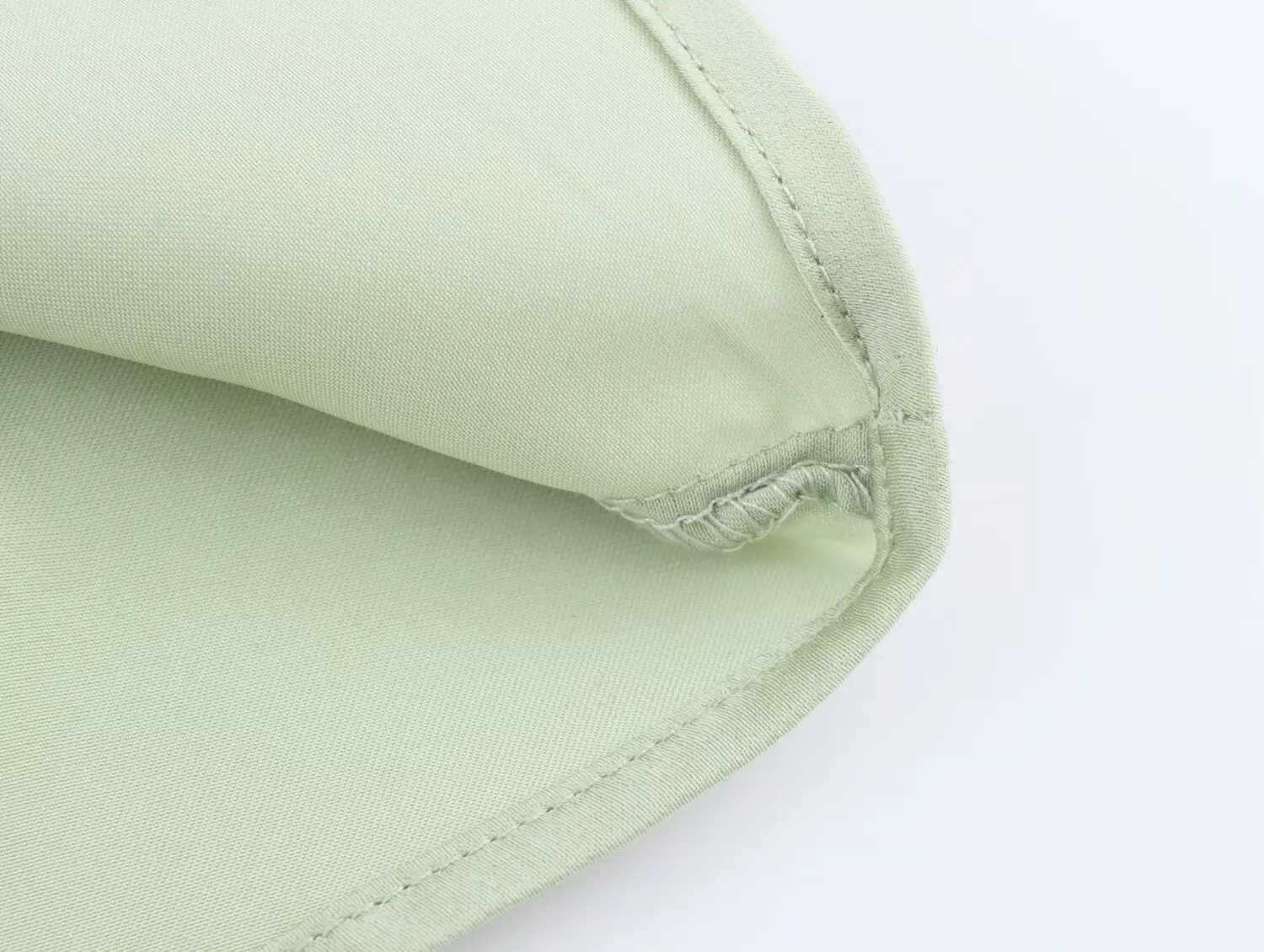 2025 신상 여성 의류 유럽 및 미국 스타일 분위기 있는 멜빵 하트넥 새틴 미디 드레스