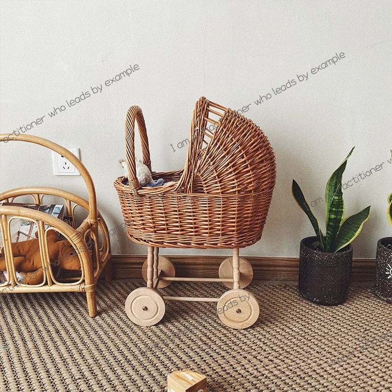 

Ретро-кукольная тележка из ротанга ивы, украшение детской комнаты, игровая тележка,