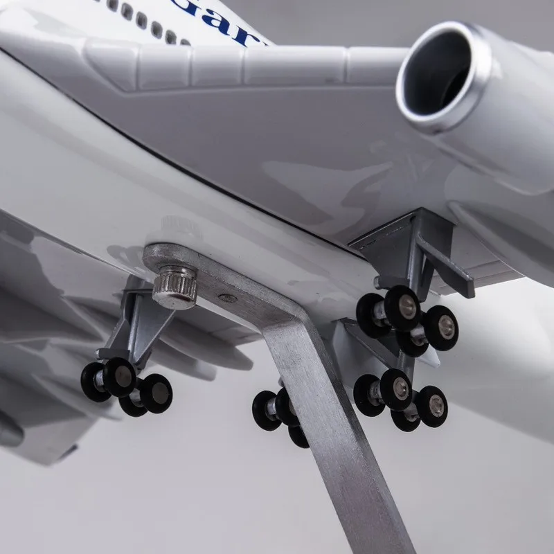 47cm Garuda Indonesia B747 Plane Model with Stand Landing Gear Diecast Aircraft Resin For Aviation Souvenir Gift Collectible
