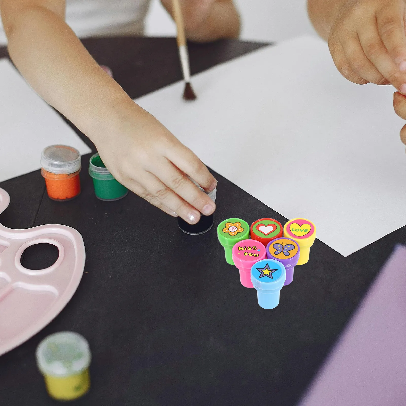 24-pecas-de-carimbos-de-plastico-em-formato-redondo-com-desenhos-de-borboletas-flores-e-coracoes-ideais-para-artesanato-lembrancinhas-de-aniversario-e-atividades-em-sala-de-aula