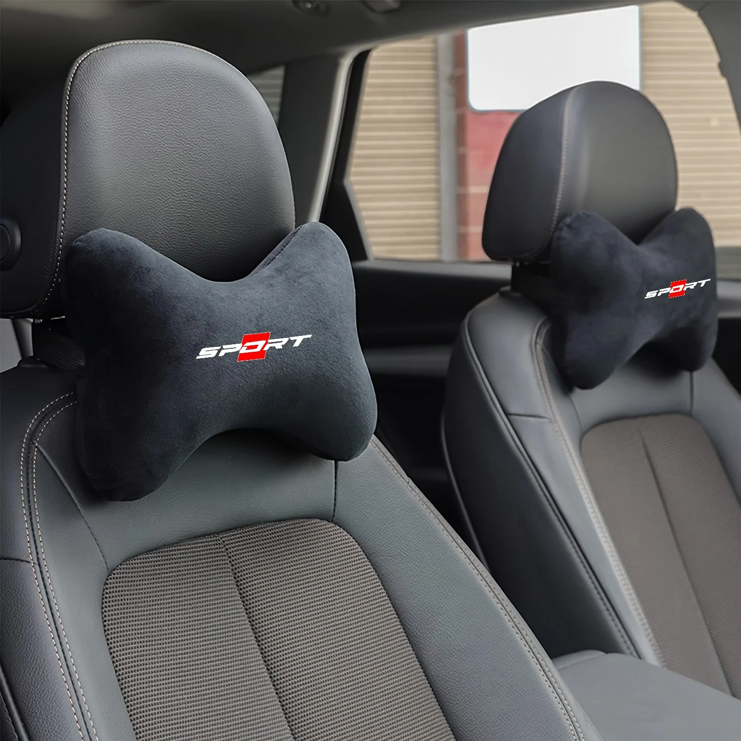 Sportliches rotes knochenförmiges Auto-Nackenkissen, weiches Plüsch-Autokopfstützenkissen, verstellbare Gurte mit Reißverschluss, abnehmbar und waschbar. – Detail 4