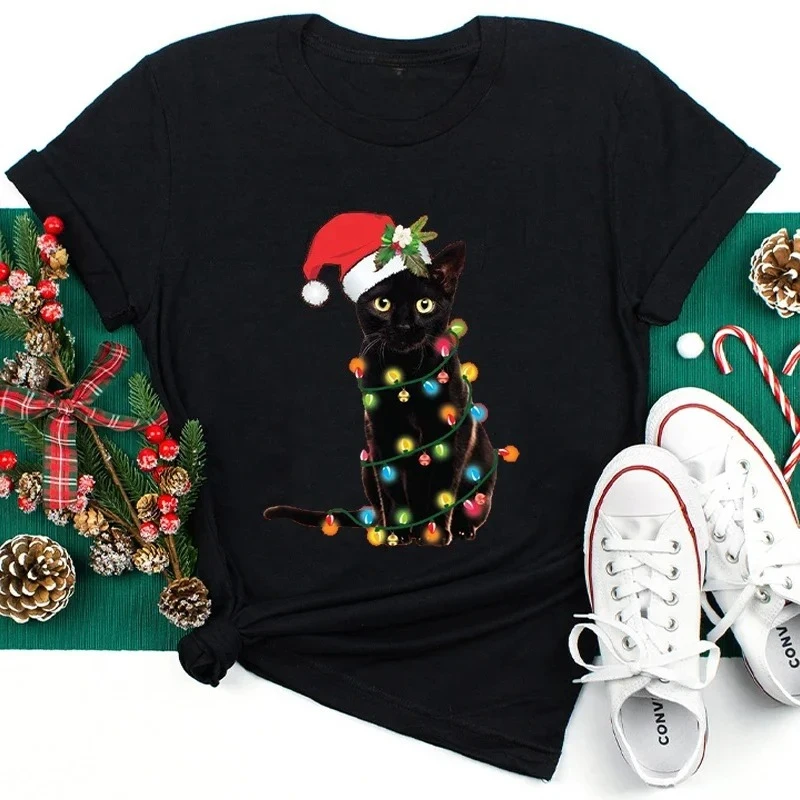 2026 الموضة العصرية تي شيرت قصير الأكمام تيز للنساء مضحك أضواء عيد الميلاد القط تي شيرت الإناث الكورية ملابس الشارع الشهير غير رسمية