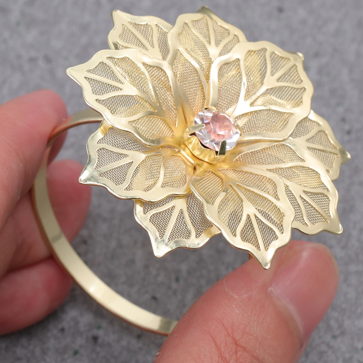 

12pcs Ring Alloy Holder Mouth Cloth Table Alloy Napkin Holder Decor Elegant Flower Design Golden Simple Practical