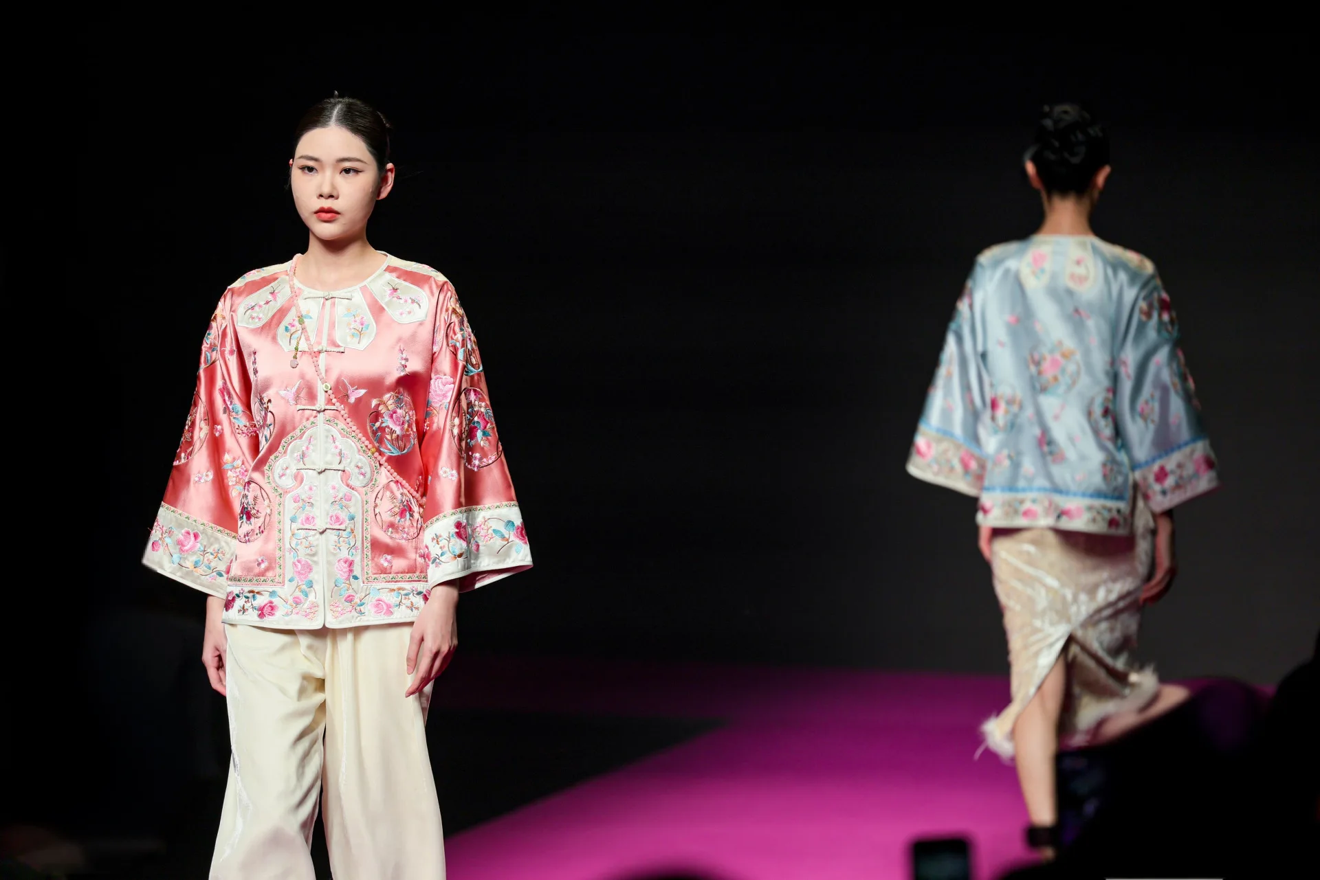 High-end Spring Women Acetate Top Retro Embroidery Elegant Lady Loose Coat Traditional Chinese Garments S-XXL