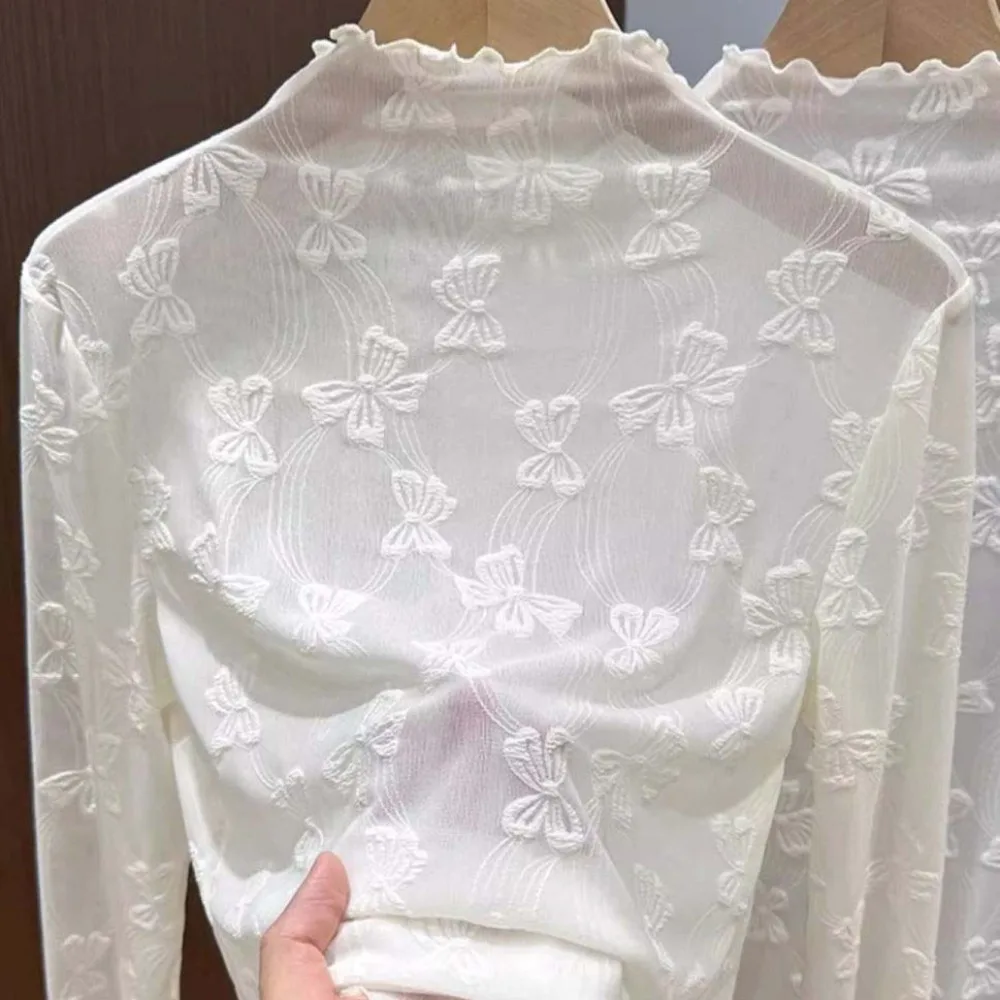 بلوزة مجوفة من الدانتيل بفيونكة وبلوزات من الدانتيل شفافة من خلال القمصان الشفافة بنصف ياقة عالية قميص داخلي أساسي للنساء