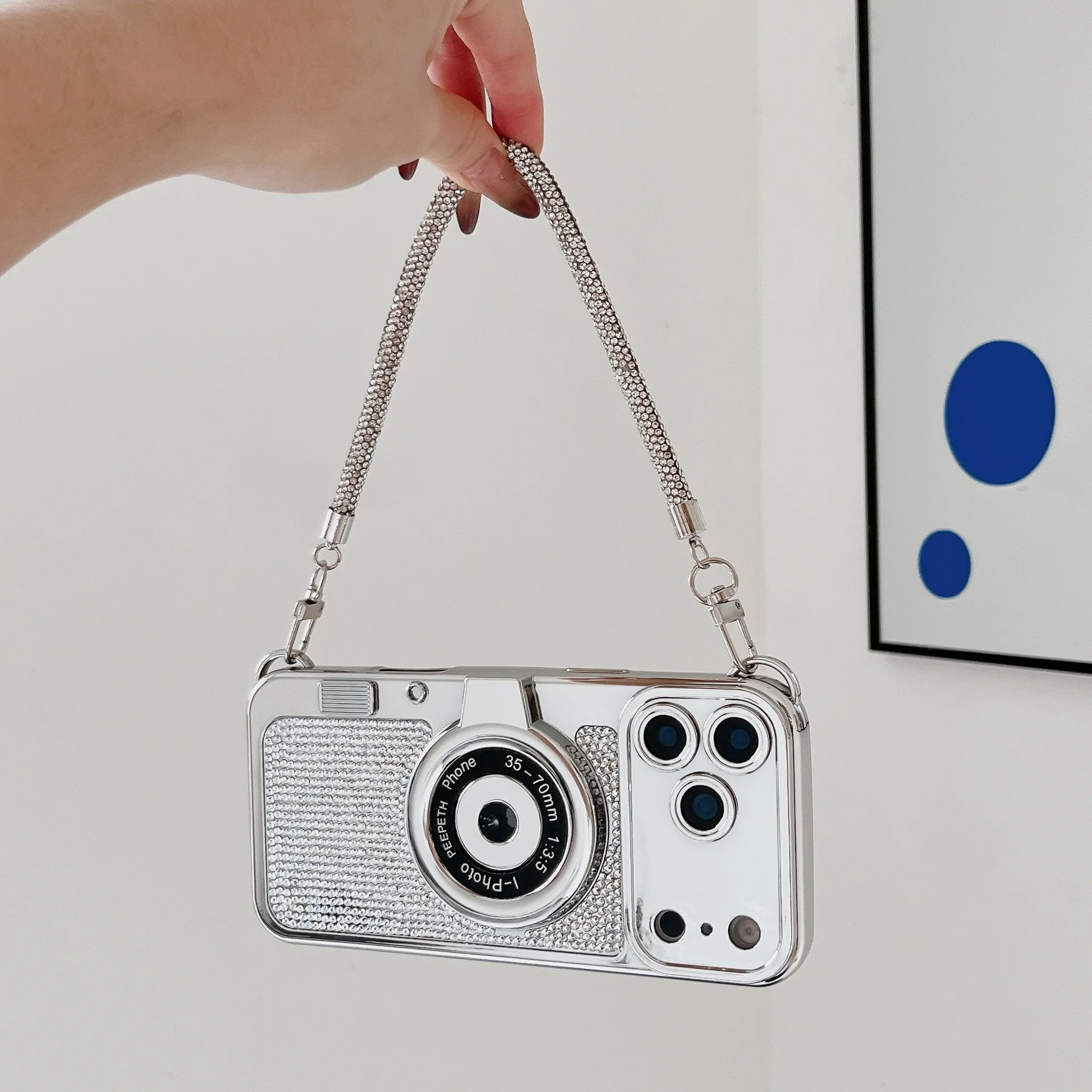 ヴィンテージラインストーンカメラハンドストラップ付きiPho - Tablet Accessories For Girls のレビューと価格