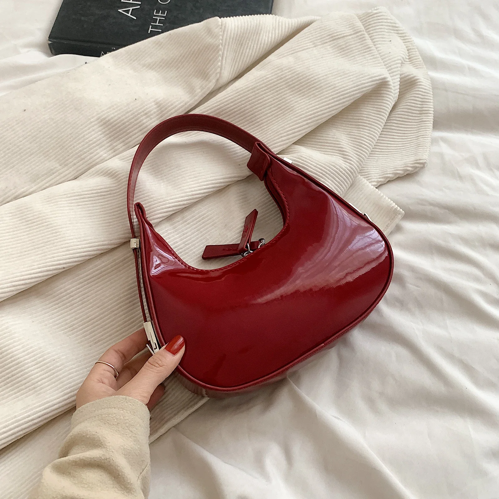 Women Leather Shoulder Bags Casual Vintage Tote Bag Retro Half Handbag Moon Armpit Bags Zipper PU Satchel Clutch Travel Purse