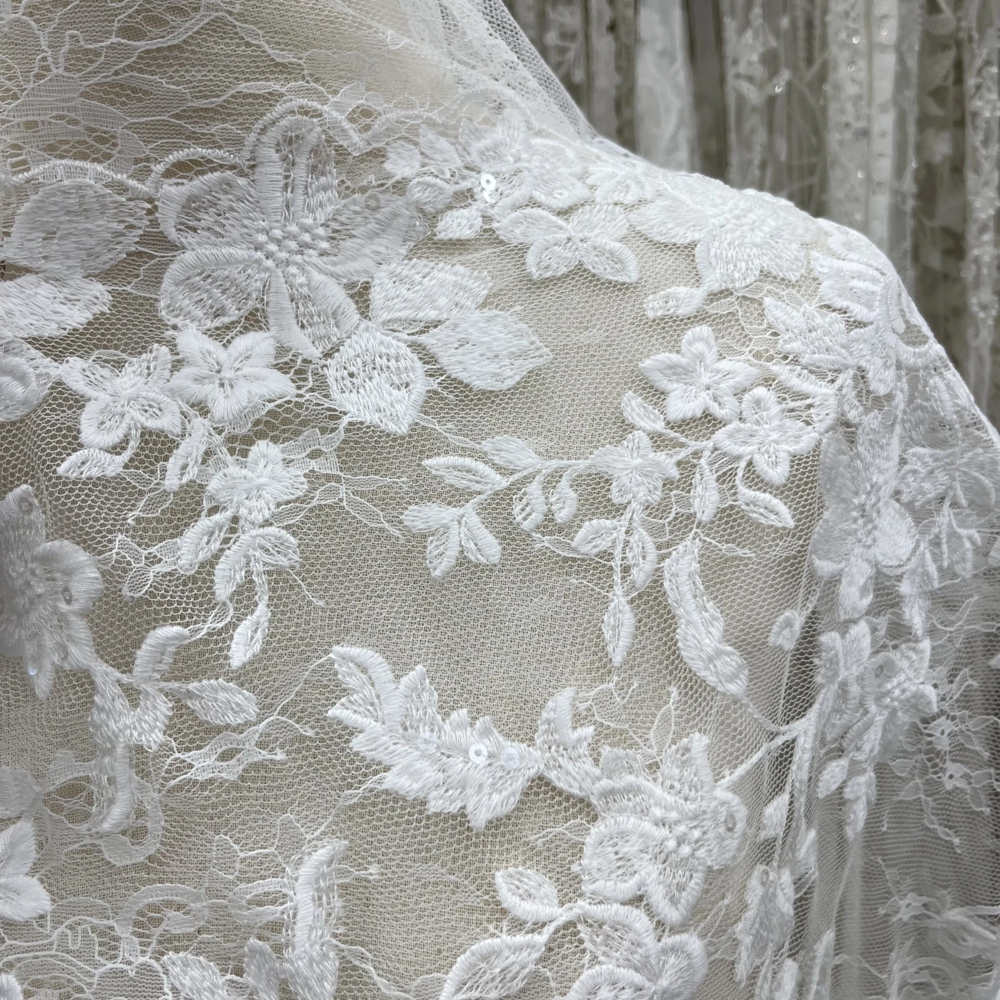 Новая высококачественная французская кружевная вышитая ткань с блестками, дизайн платья, кружевная ткань