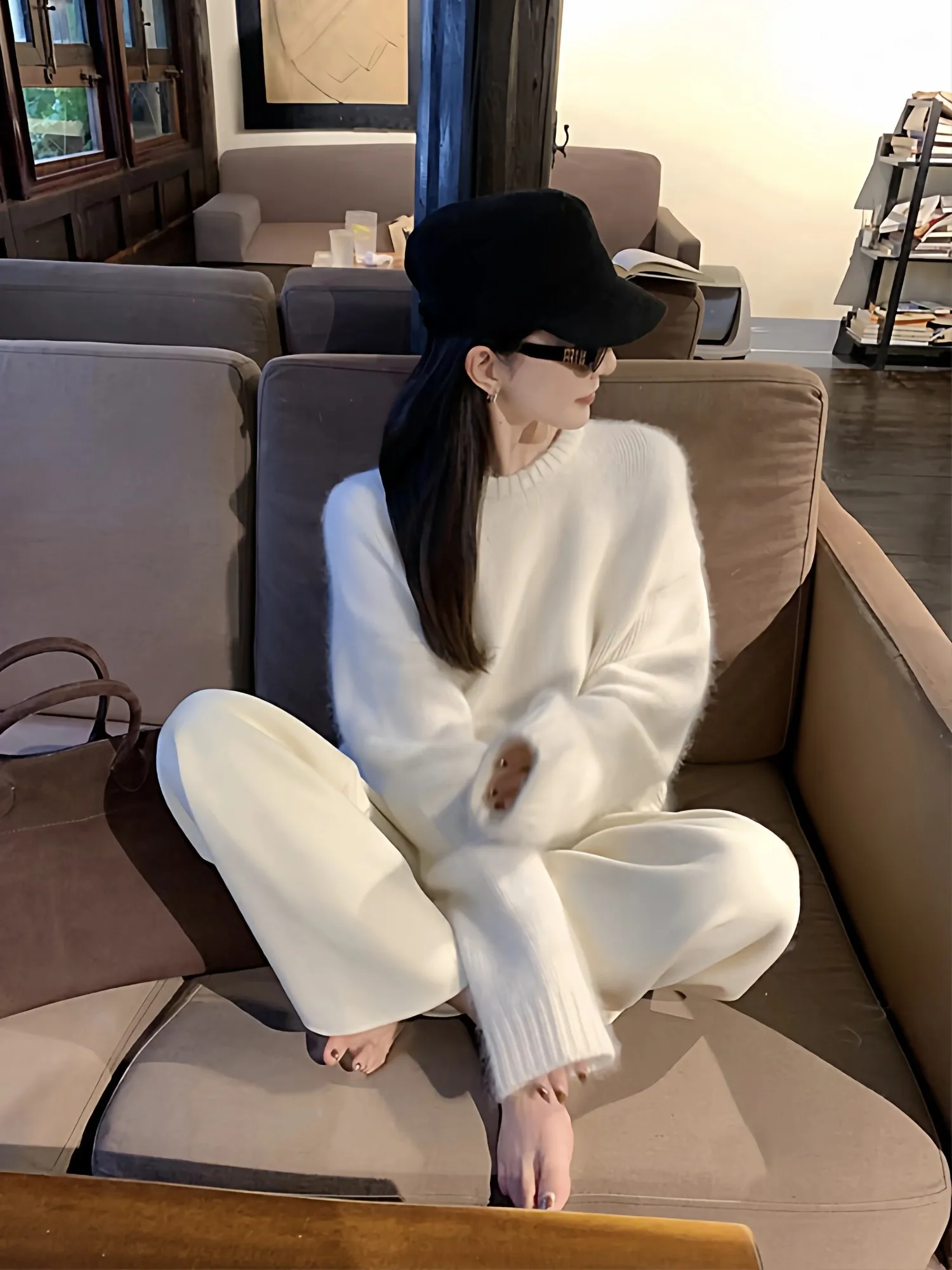 

Soft White Cashmere Knitted Sweater Women's Loose Style Autumn Winter Lazy Fashion College Style round Neck Long Sleeve Top