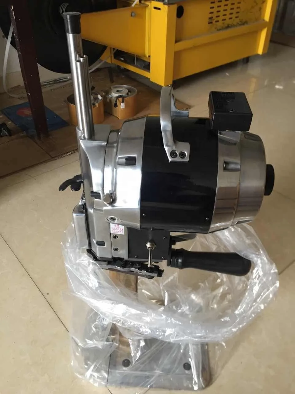 Máquina de Corte de Tecido JOCKY CZD-3 750w com Faca Reta de 8 e 10 Polegadas com Afiação Automática - Preço Imperdível