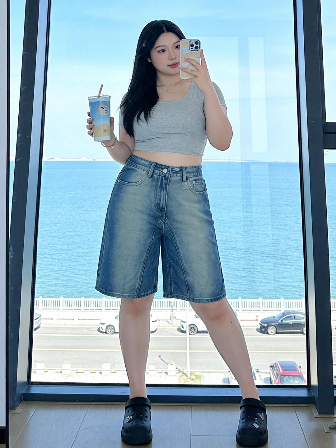 

Джинсы с высокой талией и широкими штанинами, большие размеры, женские, летние, новые, повседневные, удобные, дышащие, с эффектом похудения, укороченные (до колена)