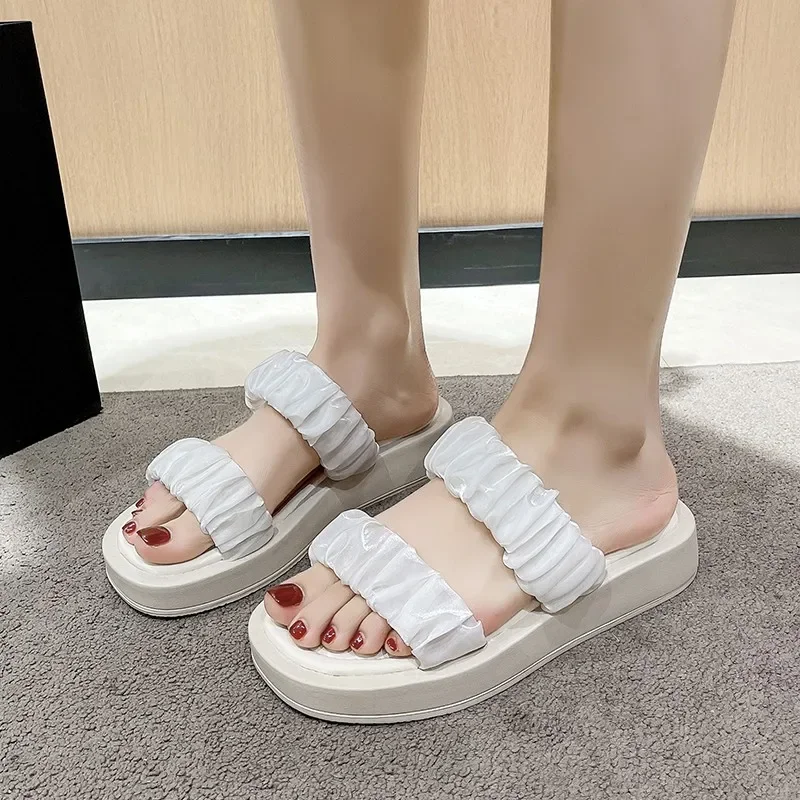 2024 New Summer Fashion Round  Open Toe Sexy Folded Thick  Soft and Tall Casual Women's Beach Flat Bottom Sandals