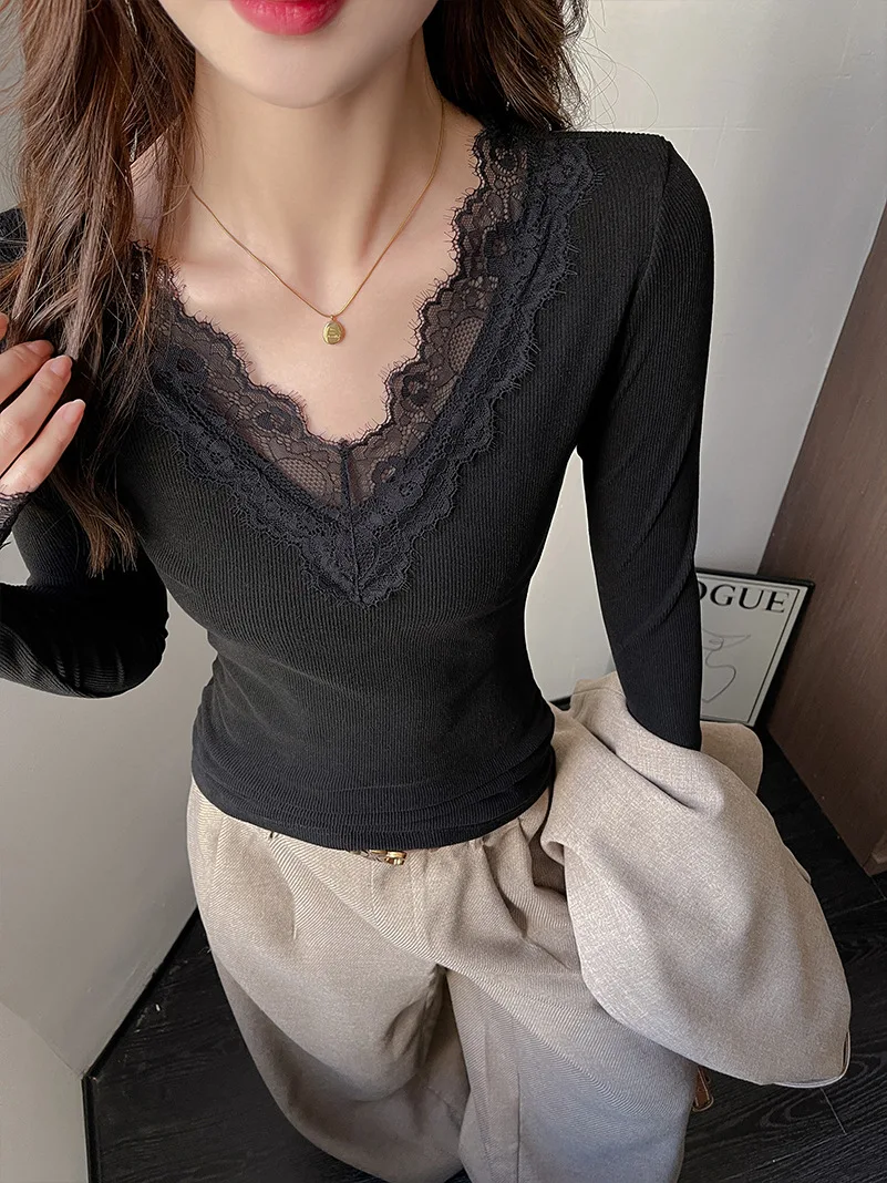 Elegante Damen-T-Shirts mit Spitzenbesatz, V-Ausschnitt, langen Ärmeln, schlichtem Design, schmaler Passform, integrierten Schulterträgern, als Basis-T-Shirt für Herbst und Winter, zum Tragen in Schichten, Unterhemd. – Detail 8