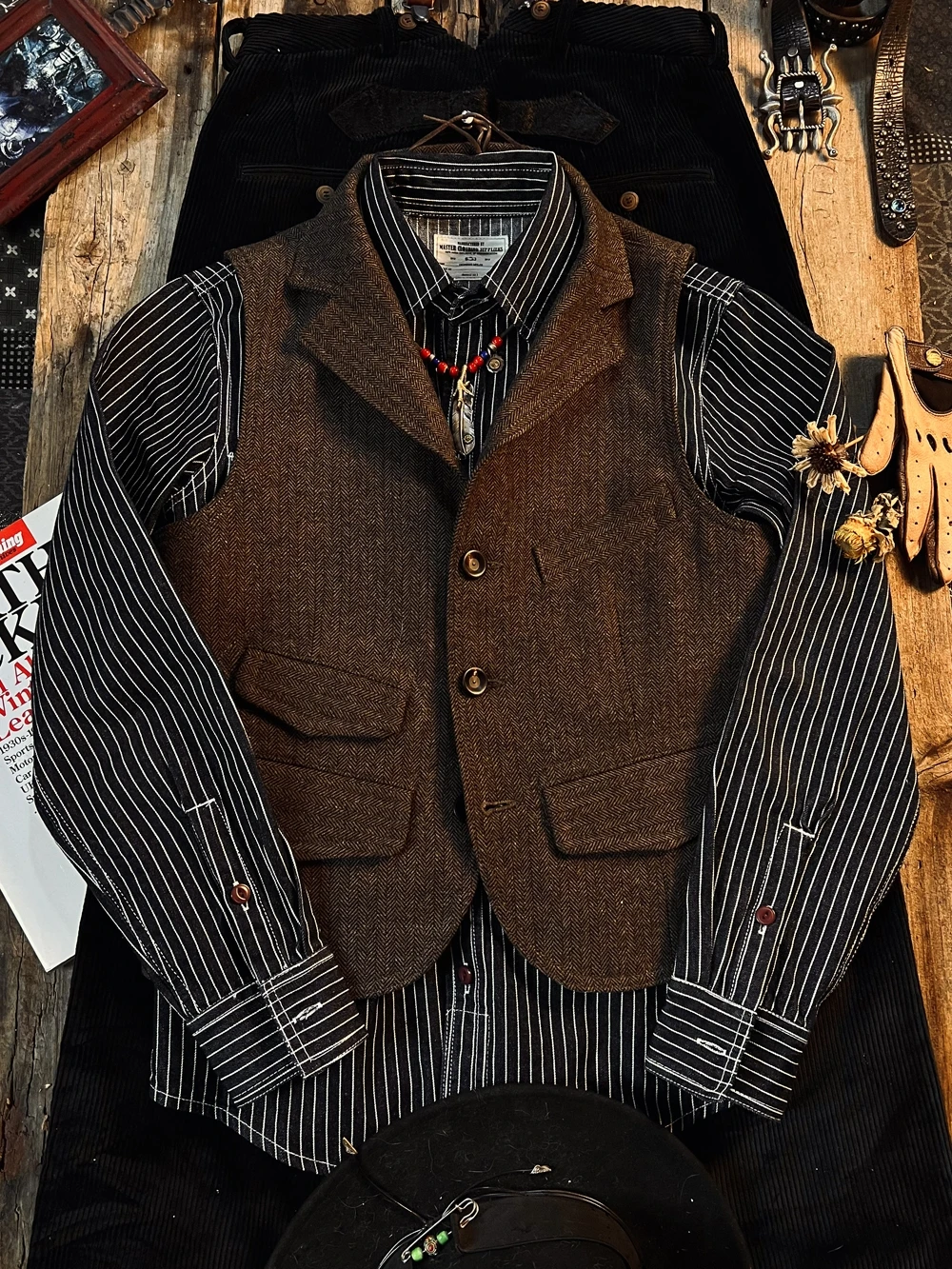 

Italian gentleman style classic herringbone tweed vest retro slim fit men's tweed vest
