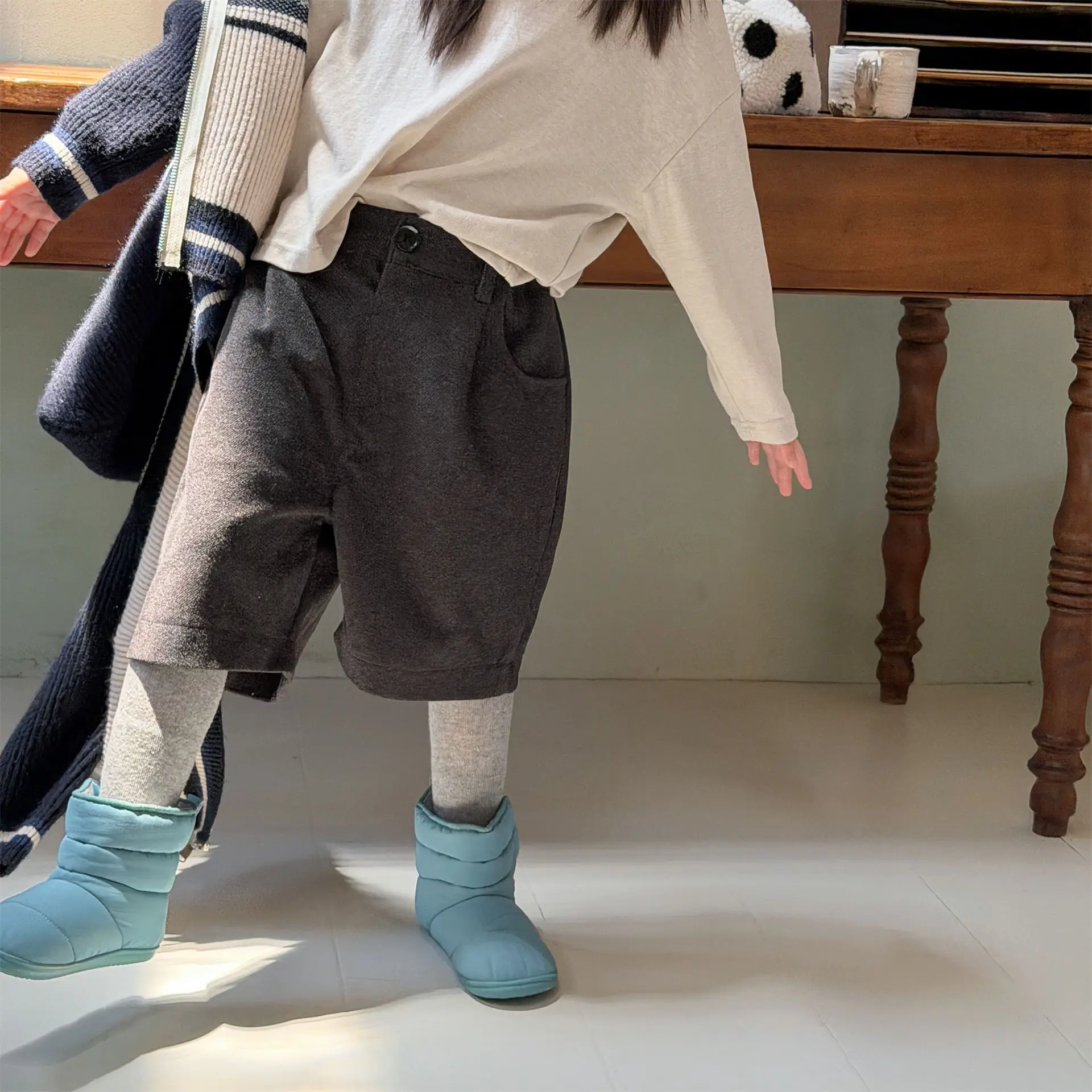2026 Winter New Children Woolen Shorts Solid Girls Fashion Versatile Five Point Pants Kids Thick Warm Middle Pants