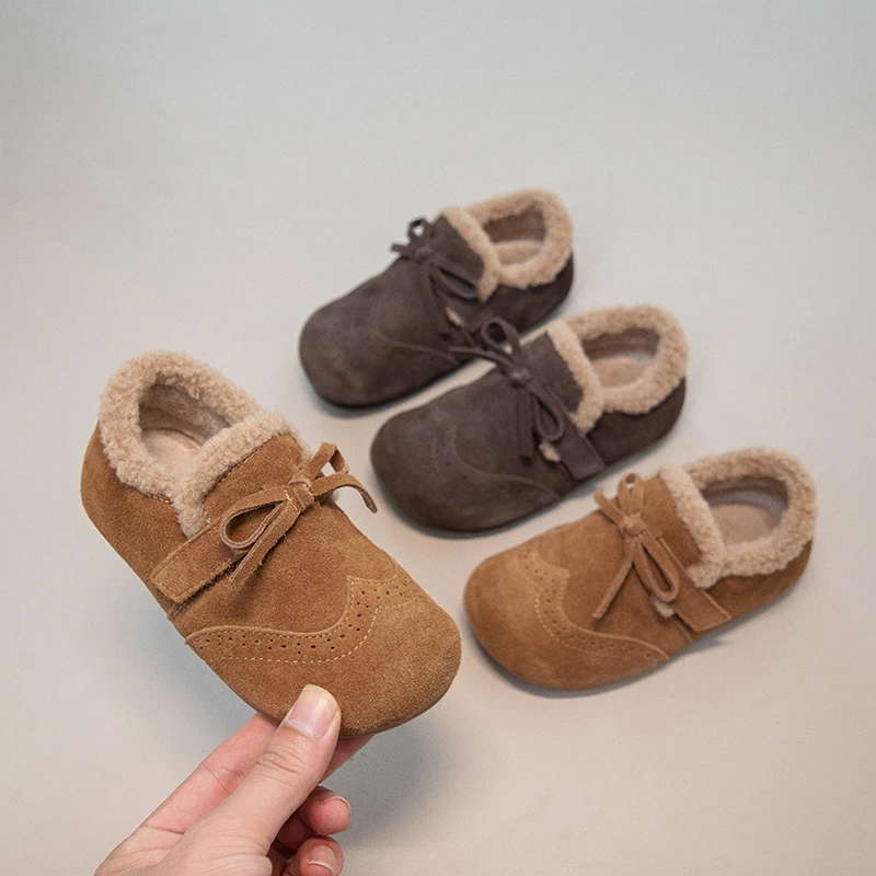 

Toddler Girls Suede Leather Shoes with Bow Detail 2025 New Winter Kids Plush Lining Casual Flats Soft Sole Simple Kid Daily Wear