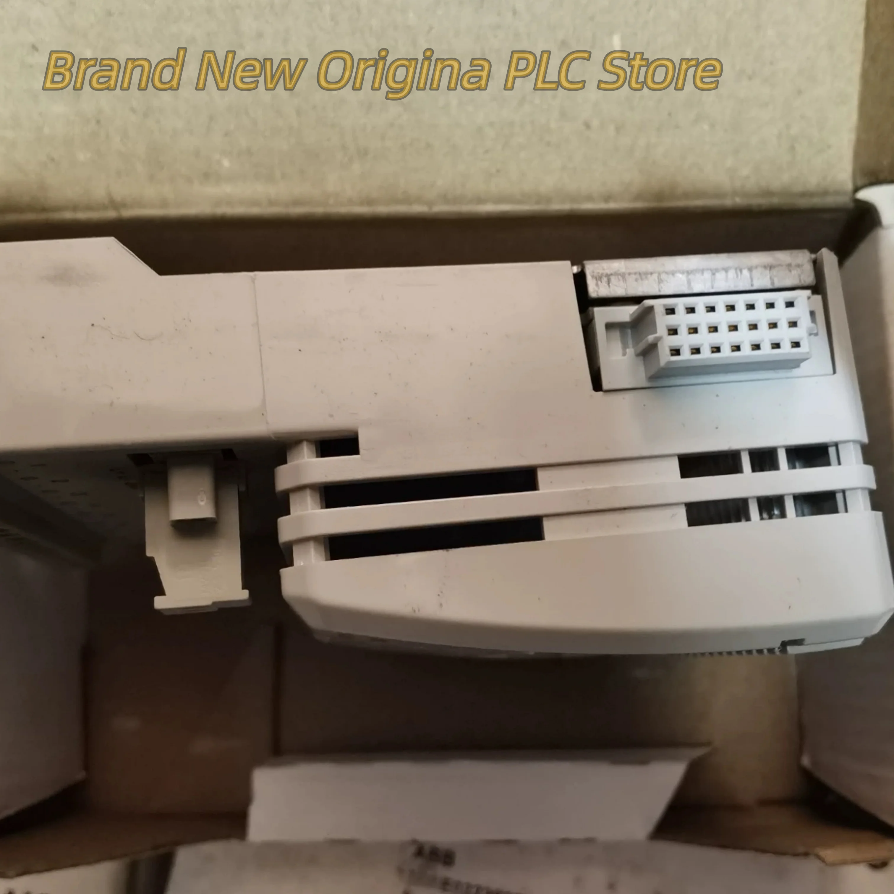 Novo na caixa AO810V2 3BSE038415R1 AO815 3BSE052605R1 módulo PLC