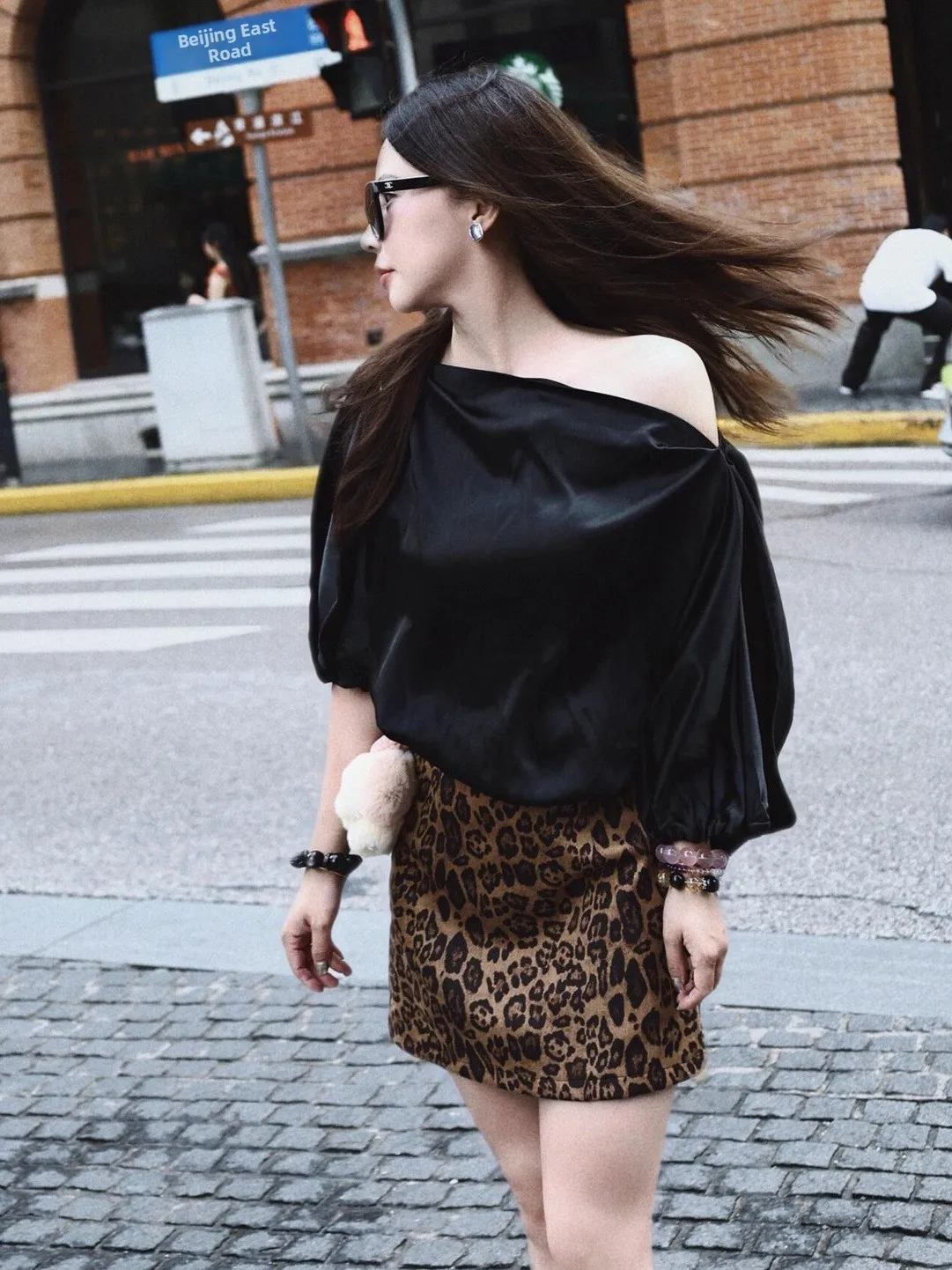 

Elegant Black Asymmetrical Shoulder Design Casual Shirt Women's Fashion 2026 Summer New Style Pure Desire Versatile Leisure S...