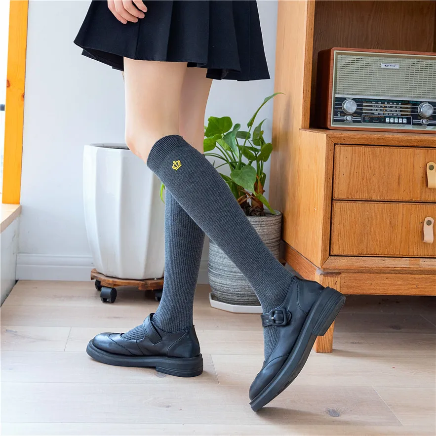 Spring and Autumn combed cotton Embroidery Crown solid color tube knee-high sexy calf socks