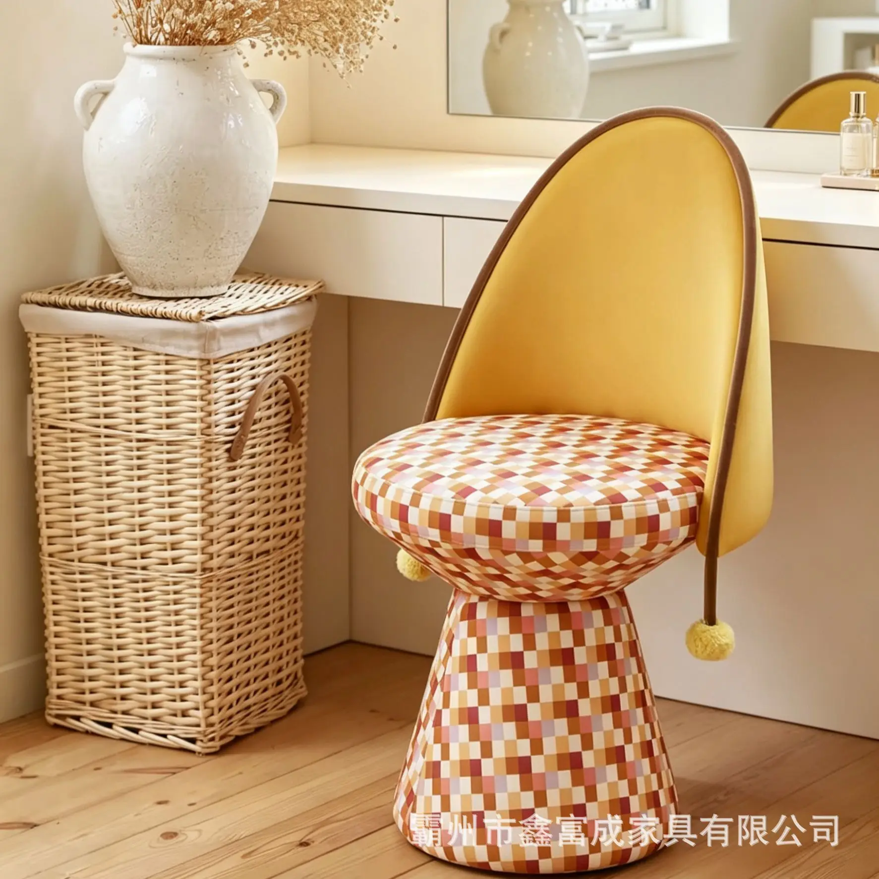 LMM Creative Little Red Riding Hood Dressing Chair Household Cream Wind Rotatable Makeup Chair