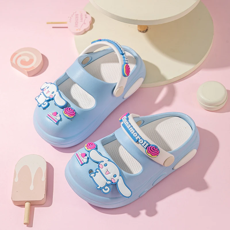 

Sanrio Children's 2025 Summer Flip-flops Indoor Cinnamoroll Cartoon Slippers with Non-slip Soft Soles for Boys and Girls