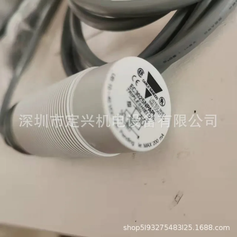 EC3025NPAPL Diffuse Reflection Photoelectric Switch Sensor
