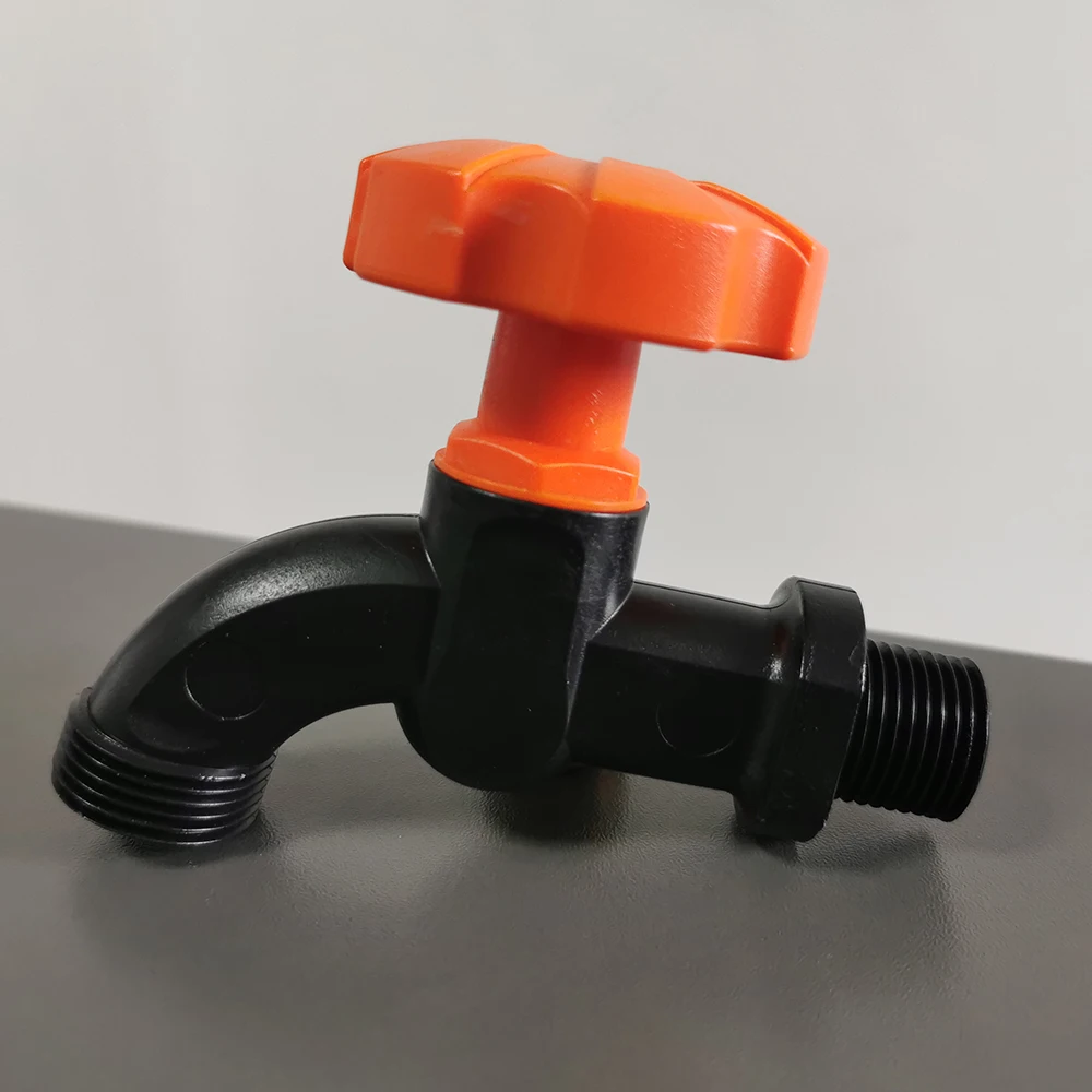 Zubehör für IBC-Wassertank. Wasserrohrverbindung. Multifunktionaler Kunststoffhahn. Außengewinde des Auslasses 3/4'' Einlassgewinde 1/2''