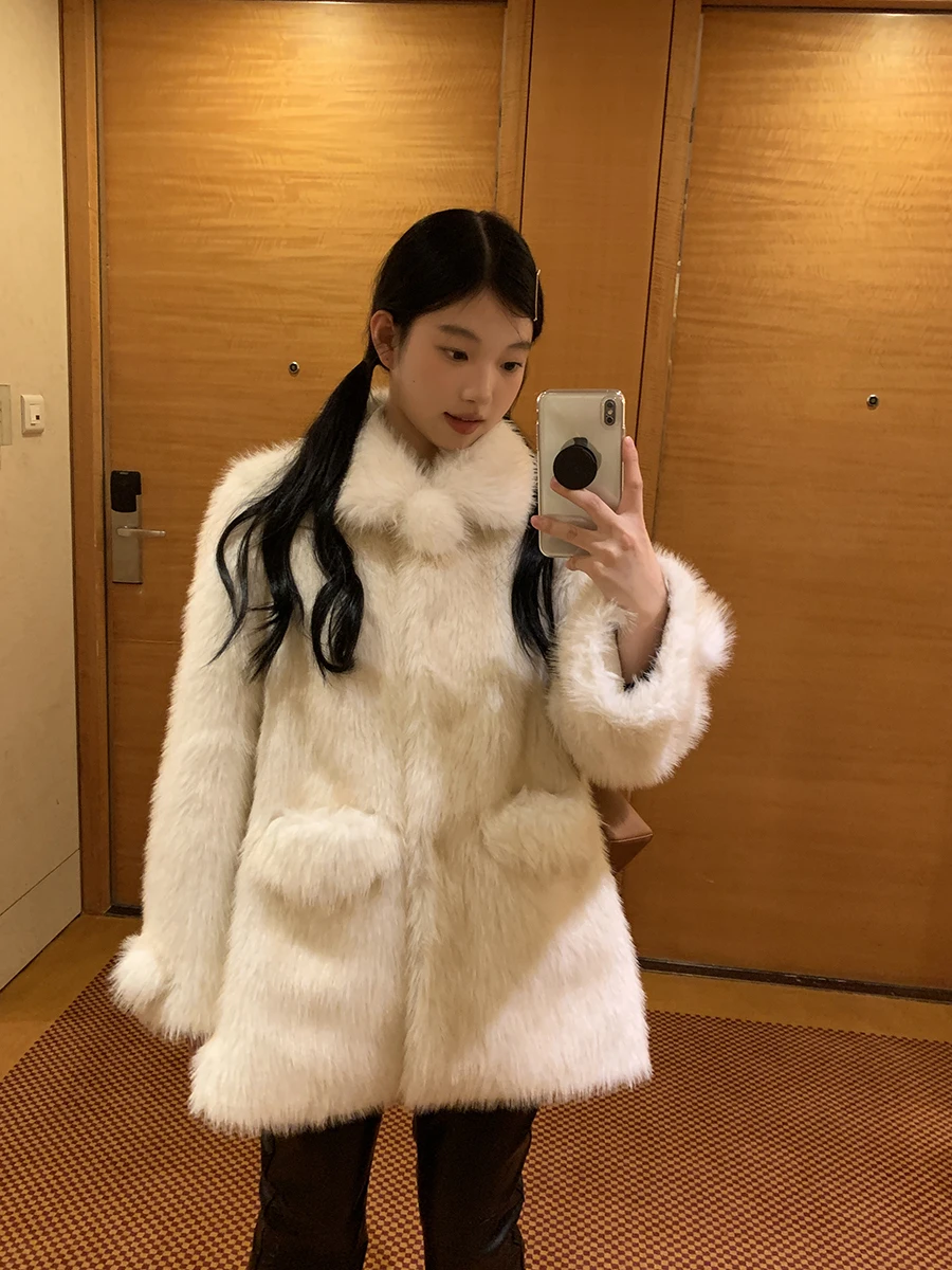 معطف فرو نسائي أحمر من ستوديو المشاهير لخريف وشتاء 2025، تصميم جديد راقي، إحساس فاخر، جميل للغاية، سترة قطنية بتصميم أنيق #5