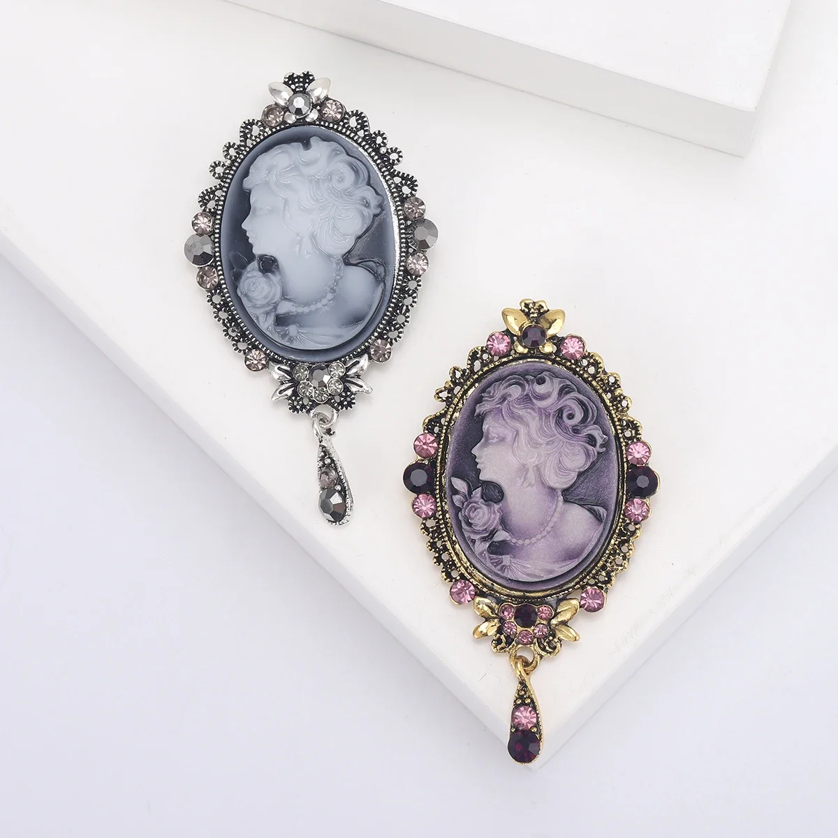 Vintage Victorian Brooches for Women Unisex Beauty Head Pins Multi-color Available Banquet Party Accessories Gifts