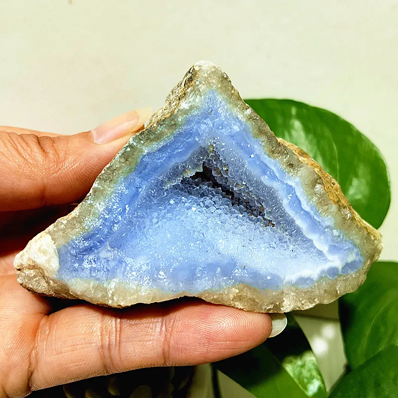 

Natural Stone Agate Blue Chalcedony Crystal Cluster Cave Rock Meditation Witchcraft Energy Spirit Feng Shui Crystal Decoration