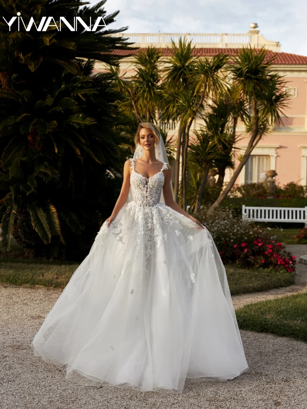 

Sparkly Pearls A-line Tulle Long Wedding Dress Classic Lace Appliques Bridal Gown Customized Spaghetti Straps Dresses For Bride