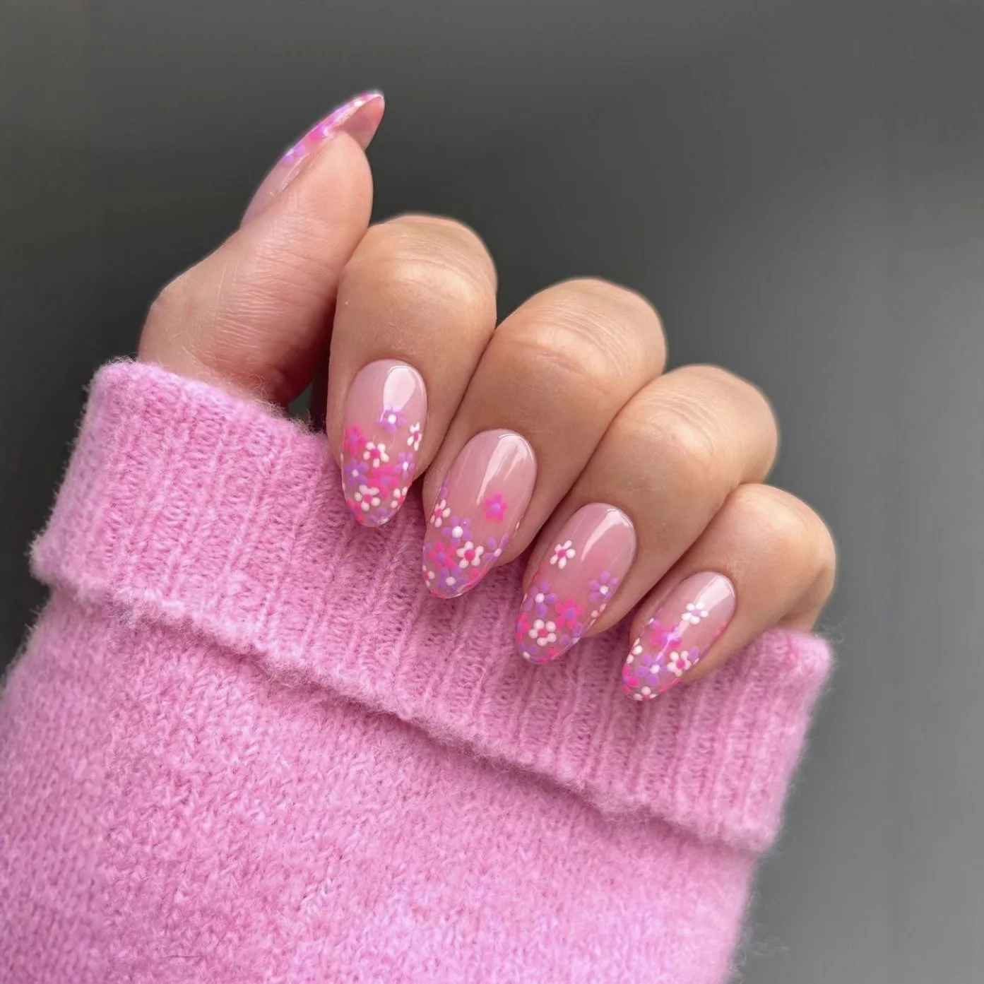 24 قطعة مجموعة أظافر مستديرة متوسطة الطول اضغط على قلب فرنسي وردي قابل لإعادة الاستخدام غطاء كامل أظافر صناعية نصائح مسحوق لامع متدرج أظافر وهمية #2