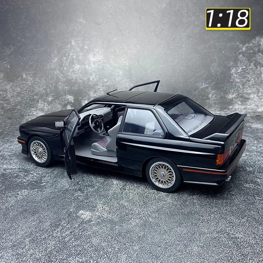 Solido 1:18 scale New BMW M3 E30 1990 alloy car model Modified model Car model Static display Holiday gift collection for friend