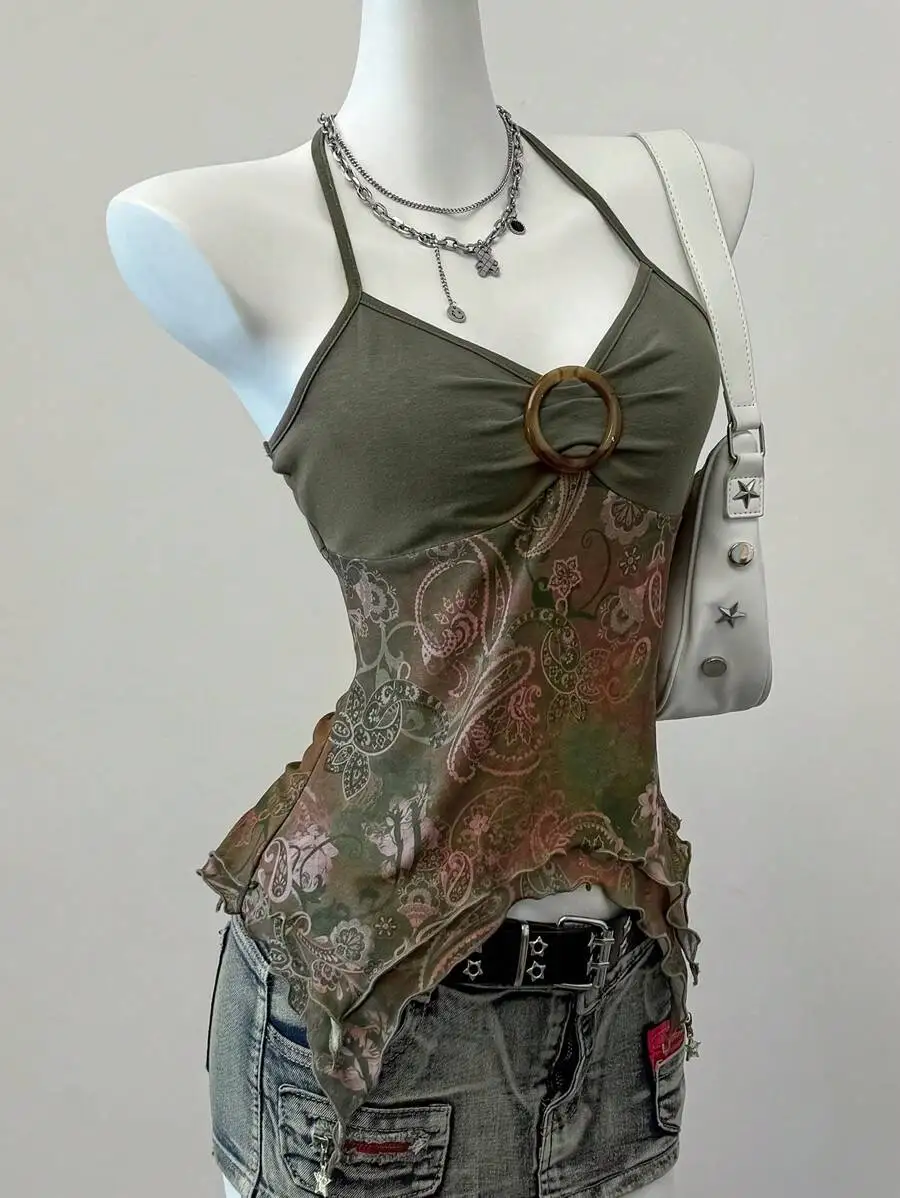 Top Halter Verde Oliva con Superposición de Malla con Estampado Paisley y Detalle de Anillo