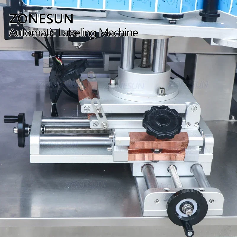 ZONESUN العمودي نوع ZS-TB300A التلقائي مربع ومستدير زجاجة ويسكي مزدوجة الجانبين آلة وضع العلامات تسمية ملصق للإنتاج