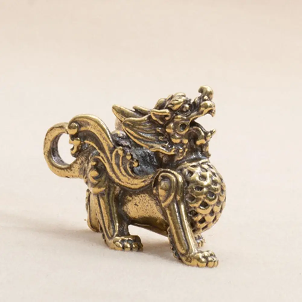 Cina Archaize ottone ciondolo Kirin fibbia chiave regali intagliati dio bestia piccola statua statuetta sculture gioielli