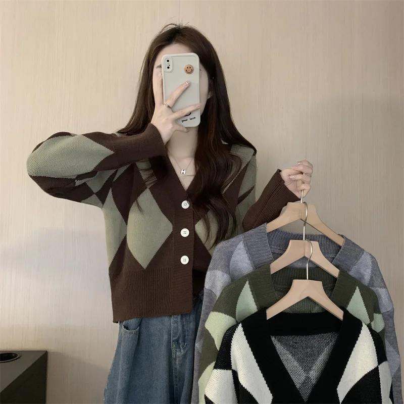 

French Style Coat for Women in Spring and Autumn Korean Version Casual Commuting Style Diamond Grid V-neck Knitted Sweater