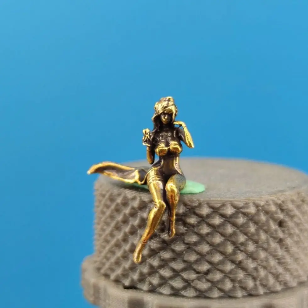 النحاس جاسوس لعب الأدوار عمل نموذج لجسم سيارة لعبة عرض قطعة شوكة الأميرة تمثال مصغر