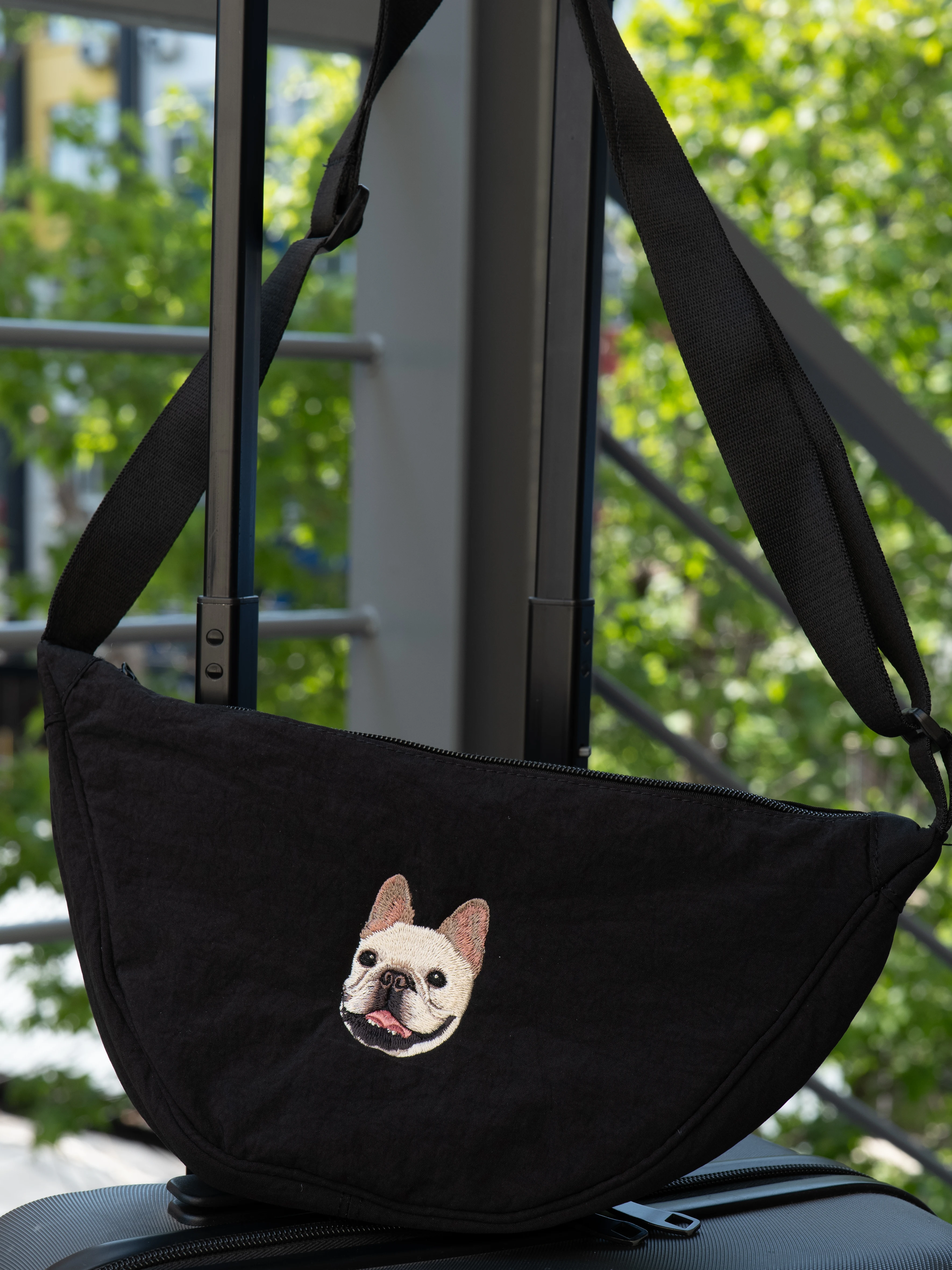 lightweight-large-capacity-embroidered-head-portrait-dumpling-bag-crossbody-shoulder-bag-unisex-casual-fashion-sports-bag