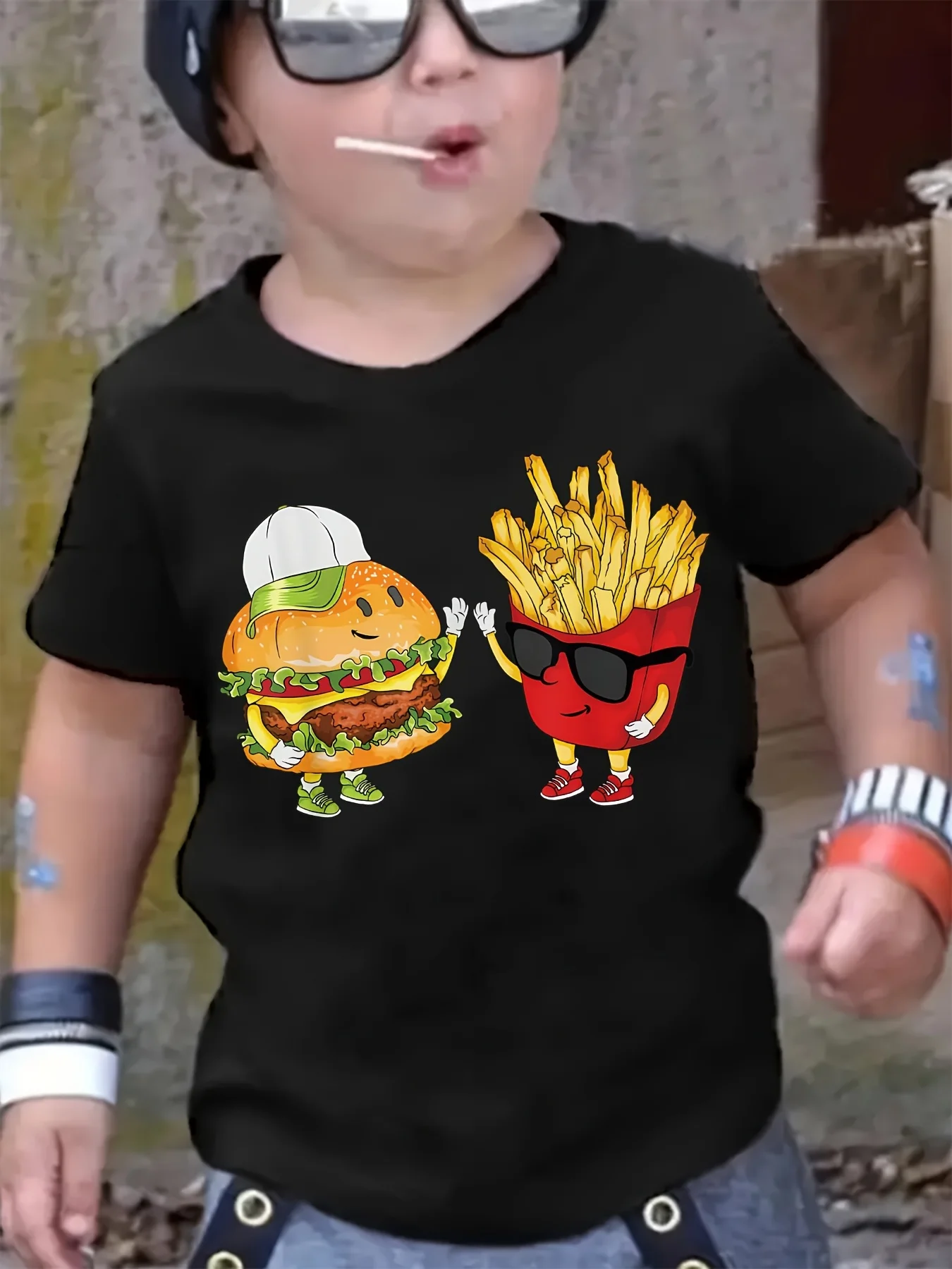 

Boys' "Burger Fries High Five" Graphic T-Shirt Fun Cartoon Design Black Round Neck Short Sleeve Tee for Children Summer Clothing