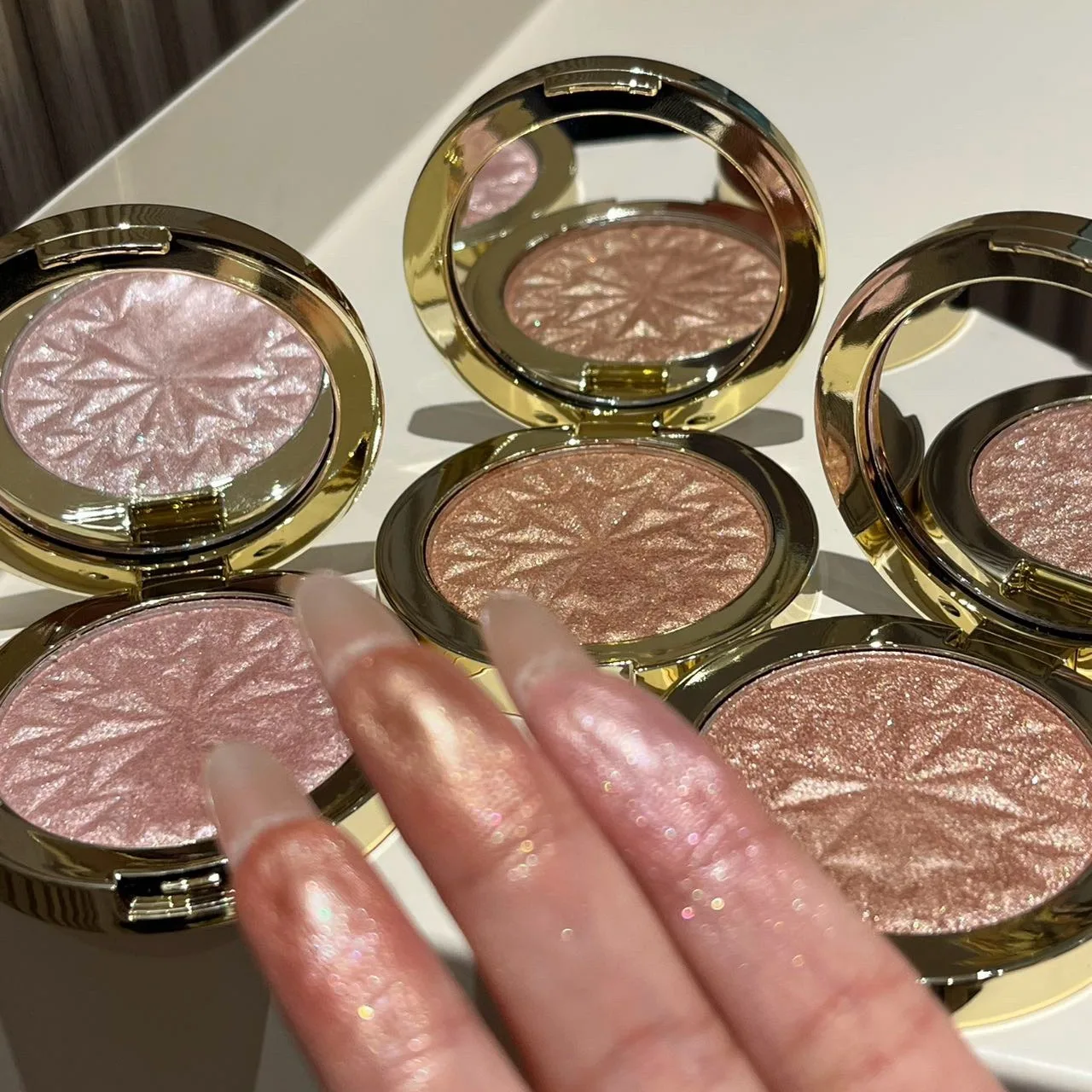 Paleta de Iluminadores Faciales, Resistentes al Agua, Monocromáticos, Perlados, Color Champán Dorado, Maquillaje de Alto Brillo, Reparador Facial