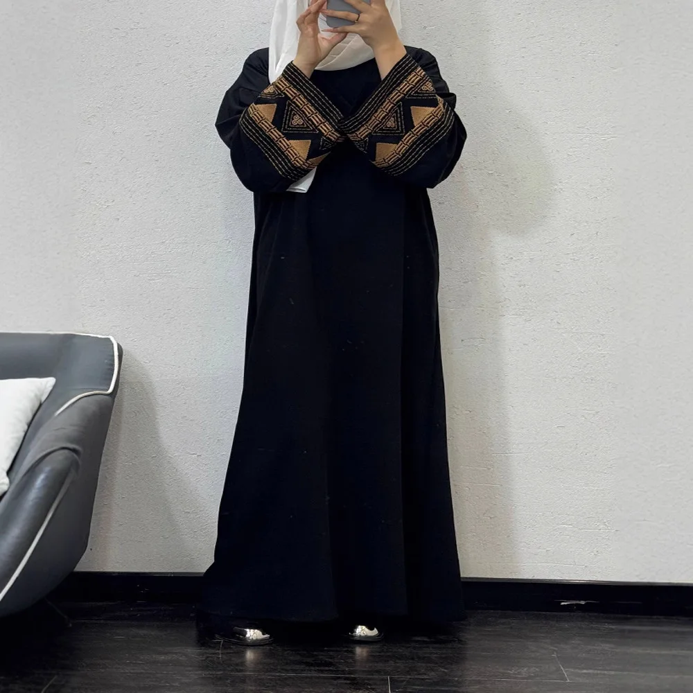 

Elegant Dubai Abaya Dress Arabic Embroidery Long Robe Muslim Women Fashion Maxi Gown