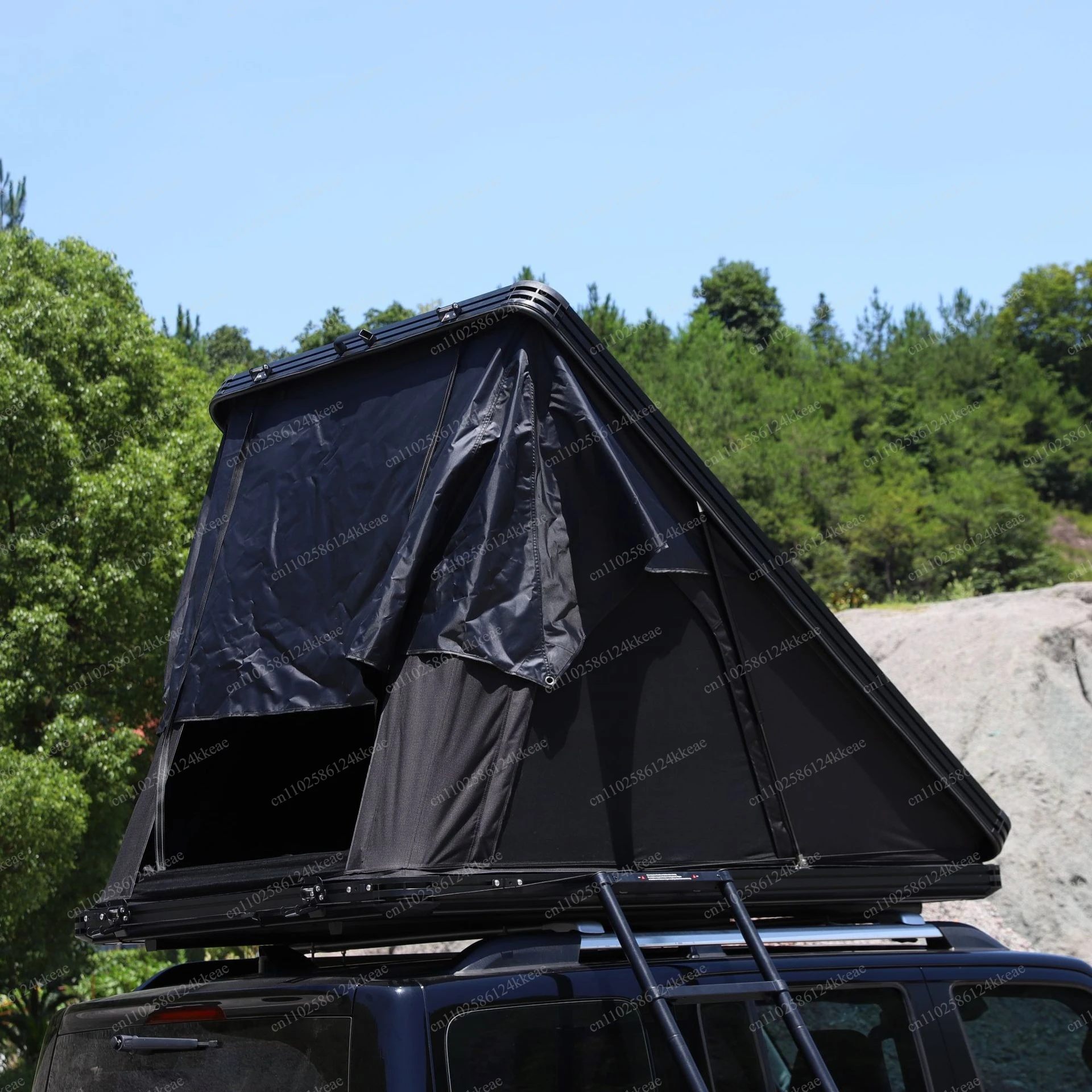 Rooftop tent outdoor camping SUV self-driving car camping